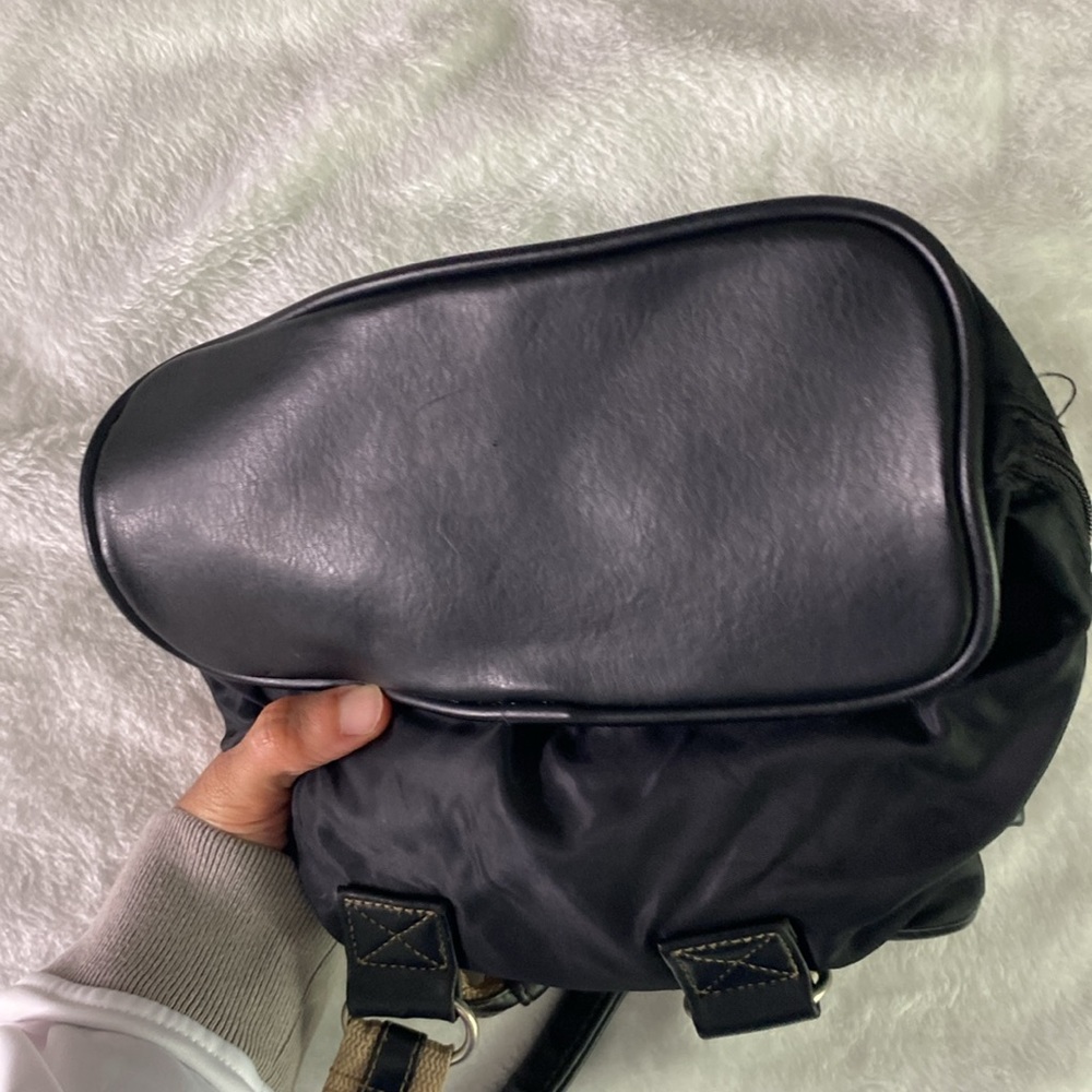 Small Black and tan purse - Picture 10 of 17